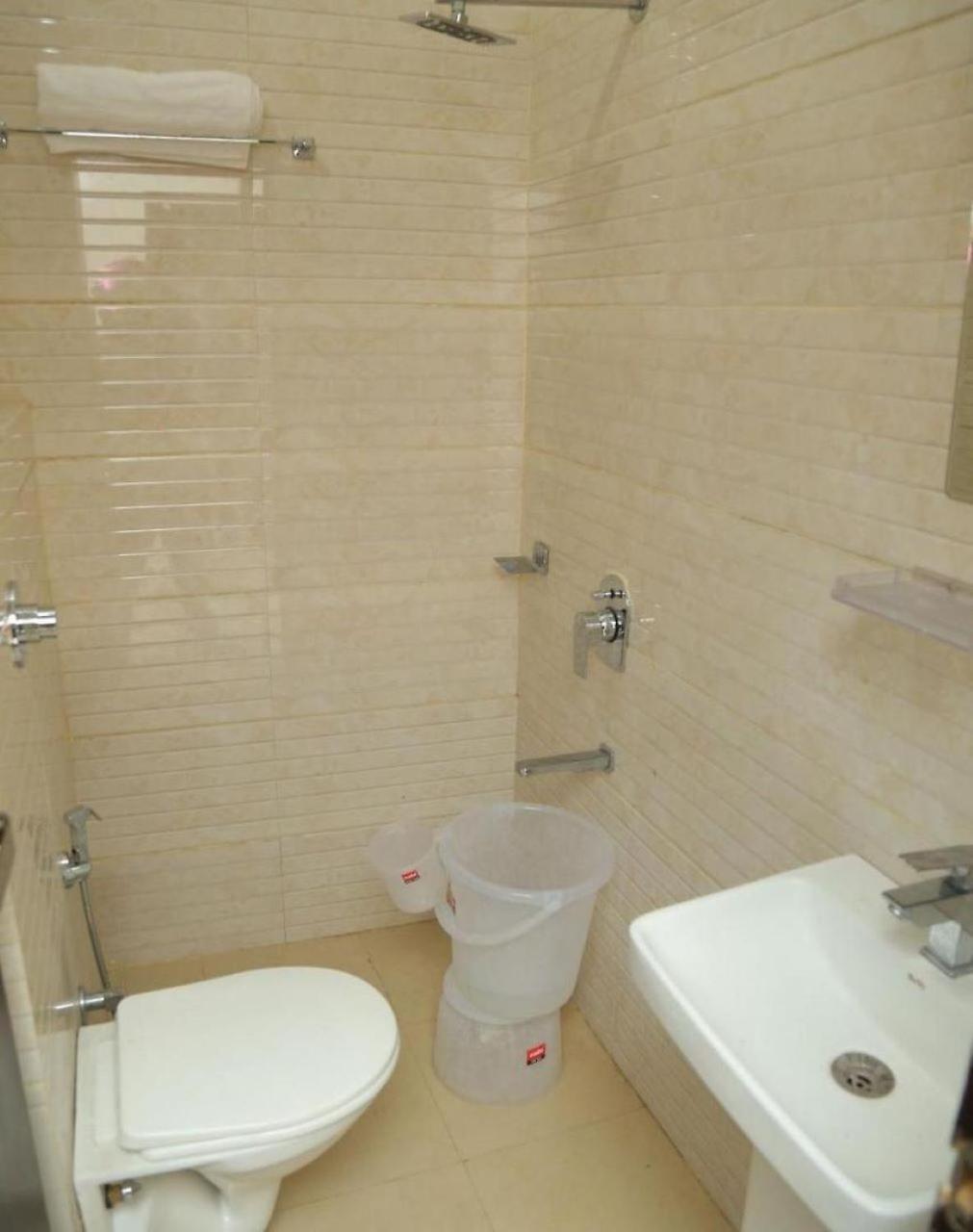Hotel Golden Dreams Амритсар Экстерьер фото