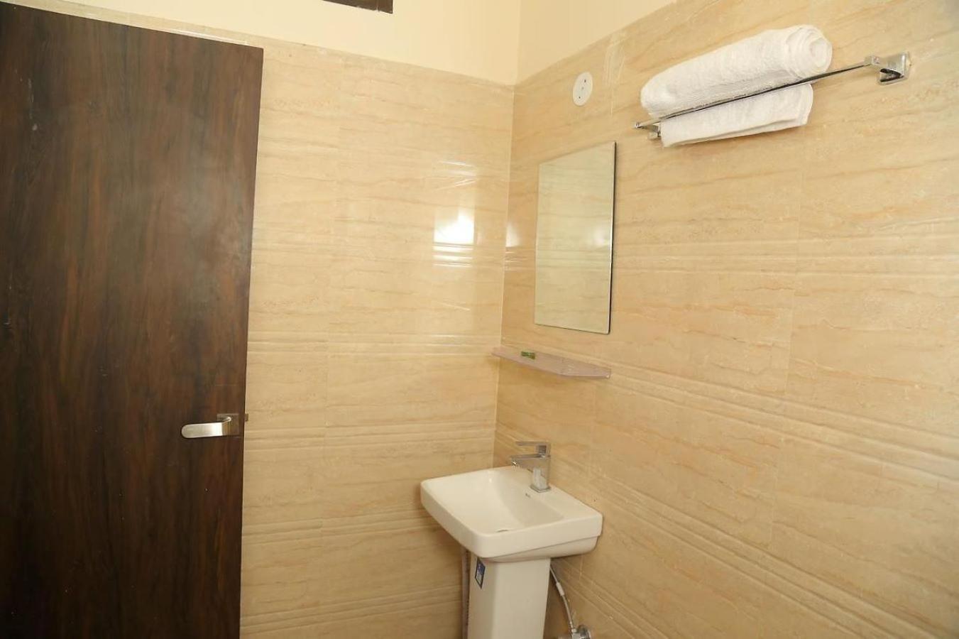 Hotel Golden Dreams Амритсар Экстерьер фото