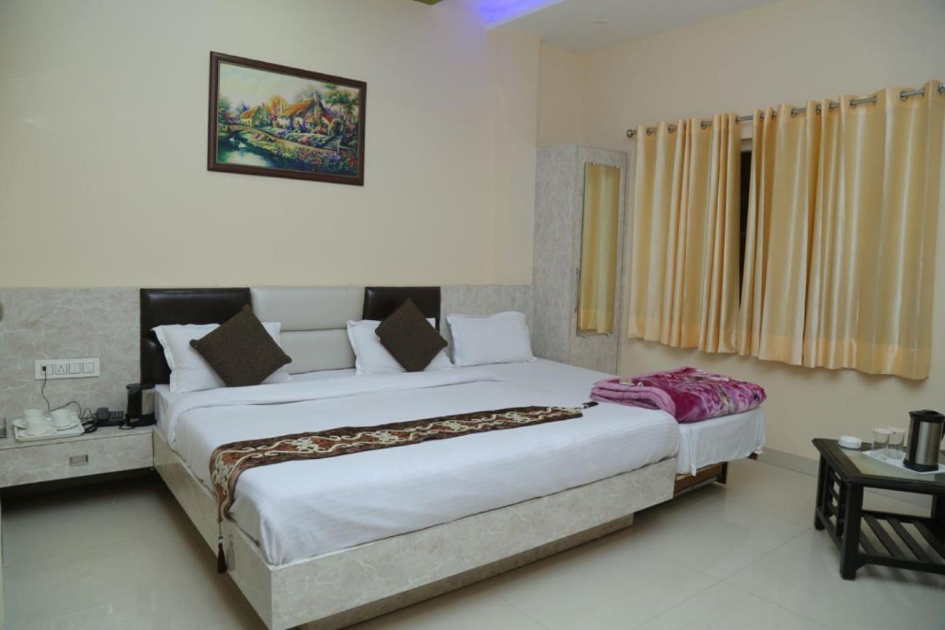 Hotel Golden Dreams Амритсар Экстерьер фото