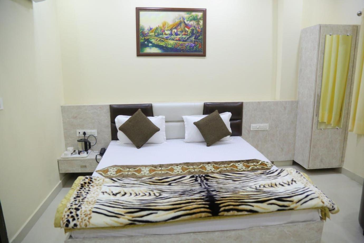 Hotel Golden Dreams Амритсар Экстерьер фото
