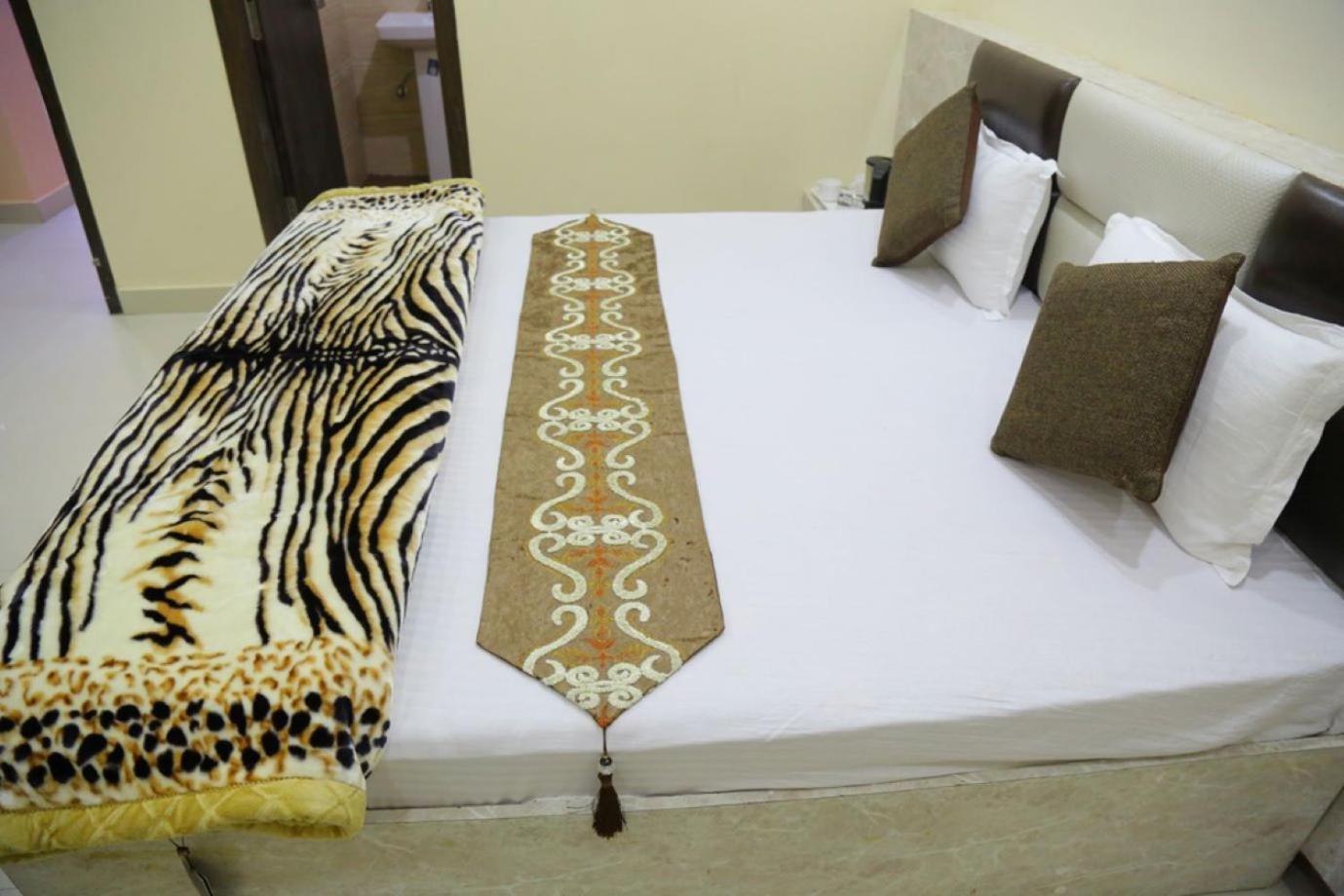 Hotel Golden Dreams Амритсар Экстерьер фото