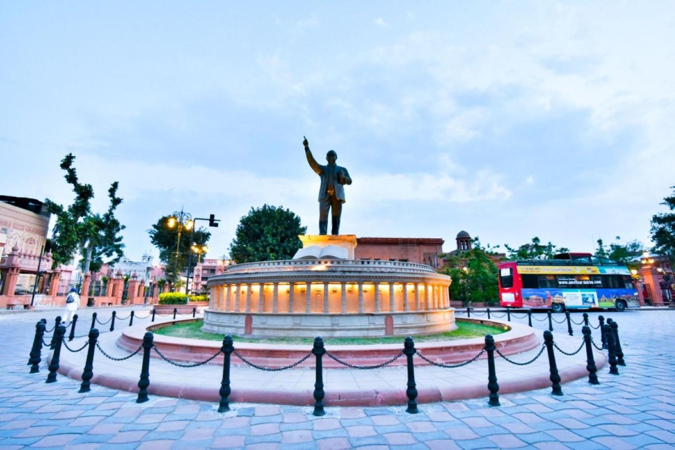 Hotel Golden Dreams Амритсар Экстерьер фото